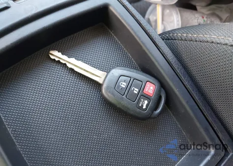 2019 Toyota Corolla Le z USA, uszkodzony, nr VIN 2T1BURHE1KC183189